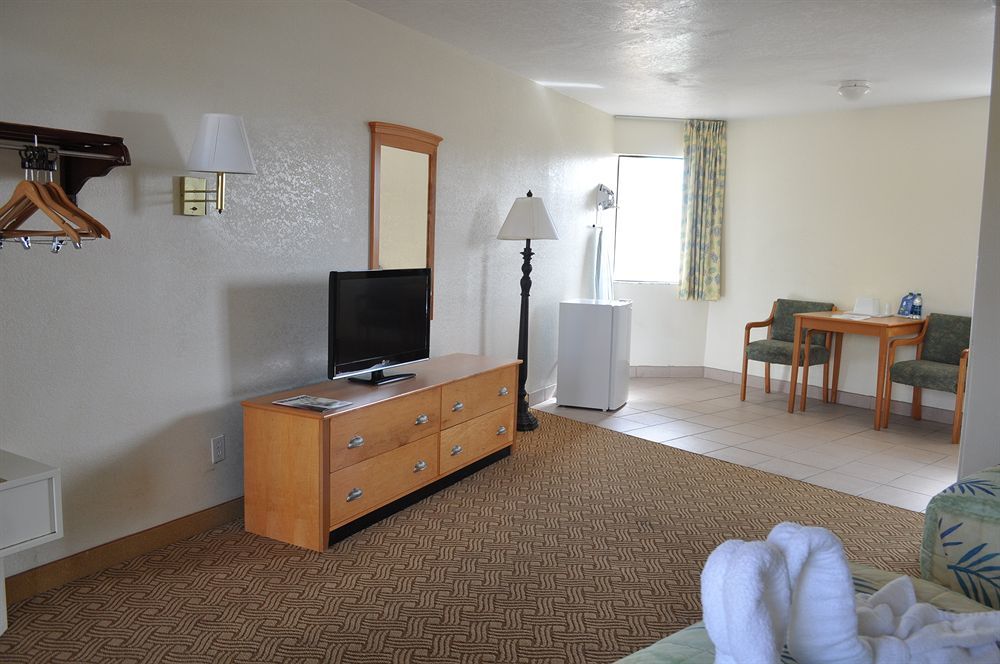 Roomba Inn & Suites - Daytona Beach Buitenkant foto